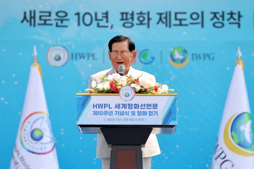 A STEP TOWARDS PEACE There are still people walking for peace. What is their motive? manheelee peace leader Man Hee Lee biography hwpl peace walk #525_peacewalk   